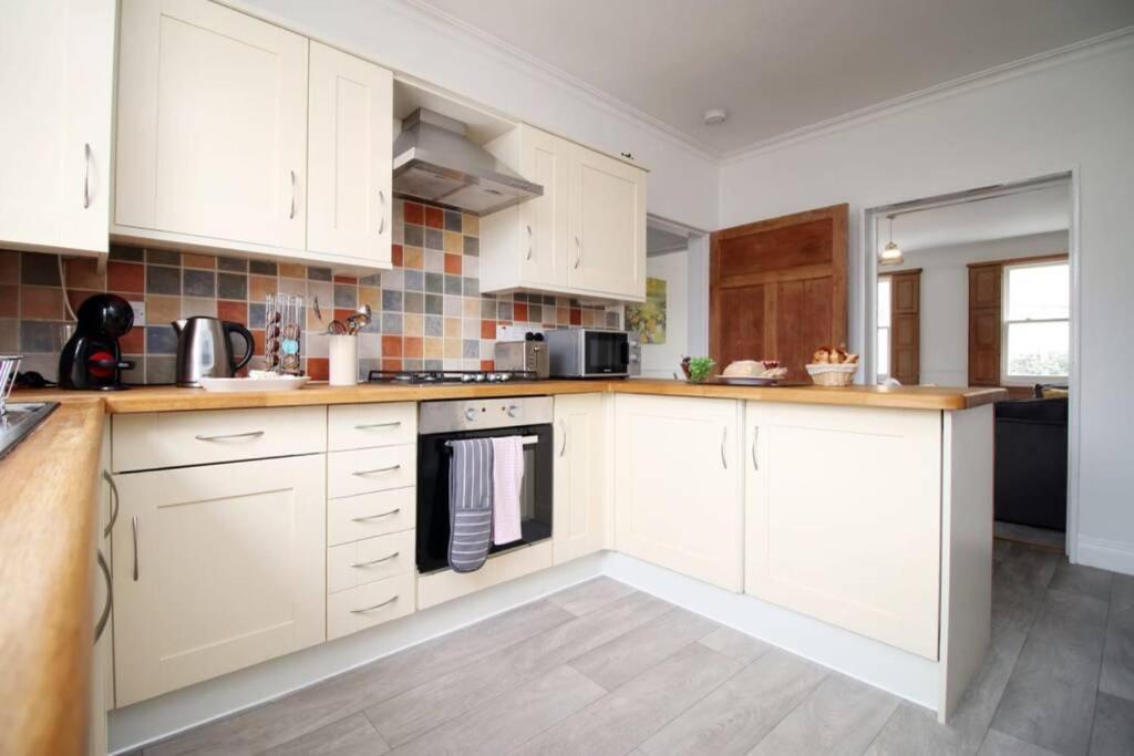 Spacious Georgian 3Bedroom Apartment- 10 Minute Walk To The River Avon, Roman Baths And Bath Abbey バース エクステリア 写真