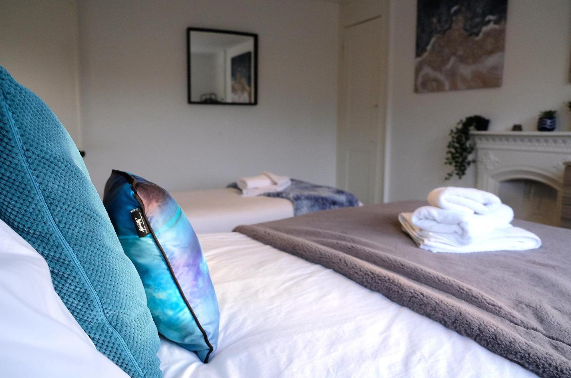 Spacious Georgian 3Bedroom Apartment- 10 Minute Walk To The River Avon, Roman Baths And Bath Abbey バース エクステリア 写真
