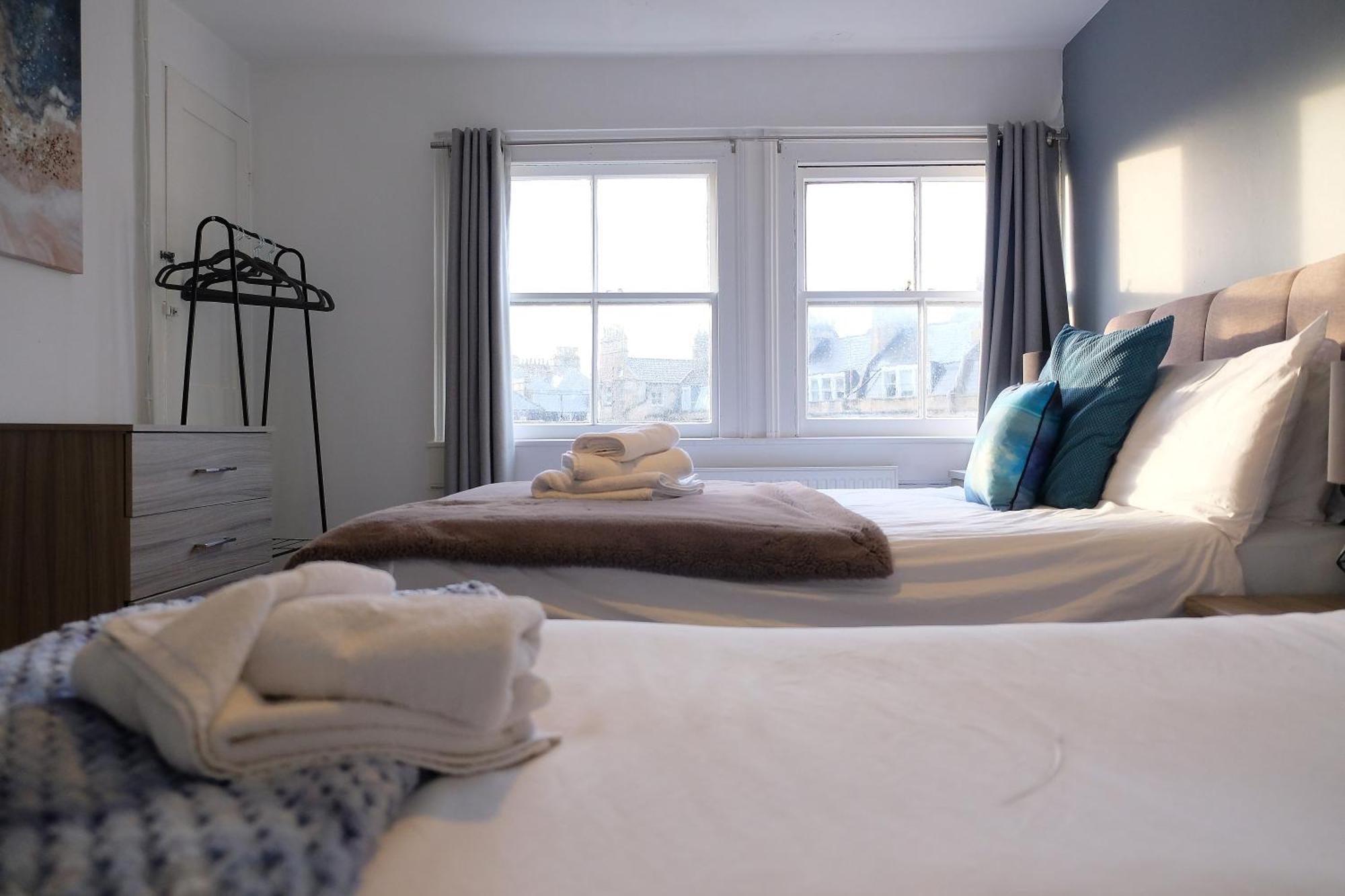 Spacious Georgian 3Bedroom Apartment- 10 Minute Walk To The River Avon, Roman Baths And Bath Abbey バース エクステリア 写真