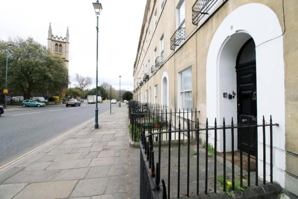Spacious Georgian 3Bedroom Apartment- 10 Minute Walk To The River Avon, Roman Baths And Bath Abbey バース エクステリア 写真